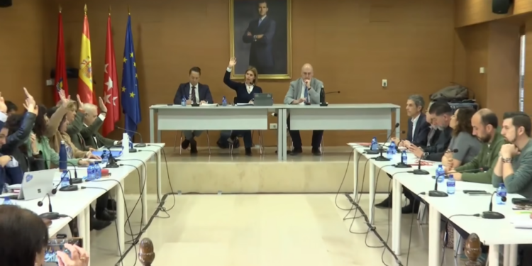 El gobierno de Alcalá reprueba a Óscar Puente y exige a Adif un informe en un mes tras el derrumbe del túnel 1 votacion pp vox