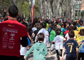 El Cross Escolar del Distrito II reúne a centenares de corredores en el Parque Arboreto de Alcalá de Henares