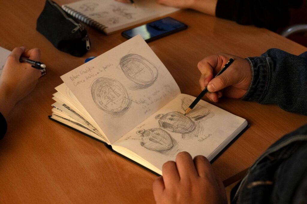 Los alumnos de la Escuela de Arte Alberto Corazón se forman en ilustración científica con piezas del MARPA 3 Foto MARPA Mario Torquemada 2