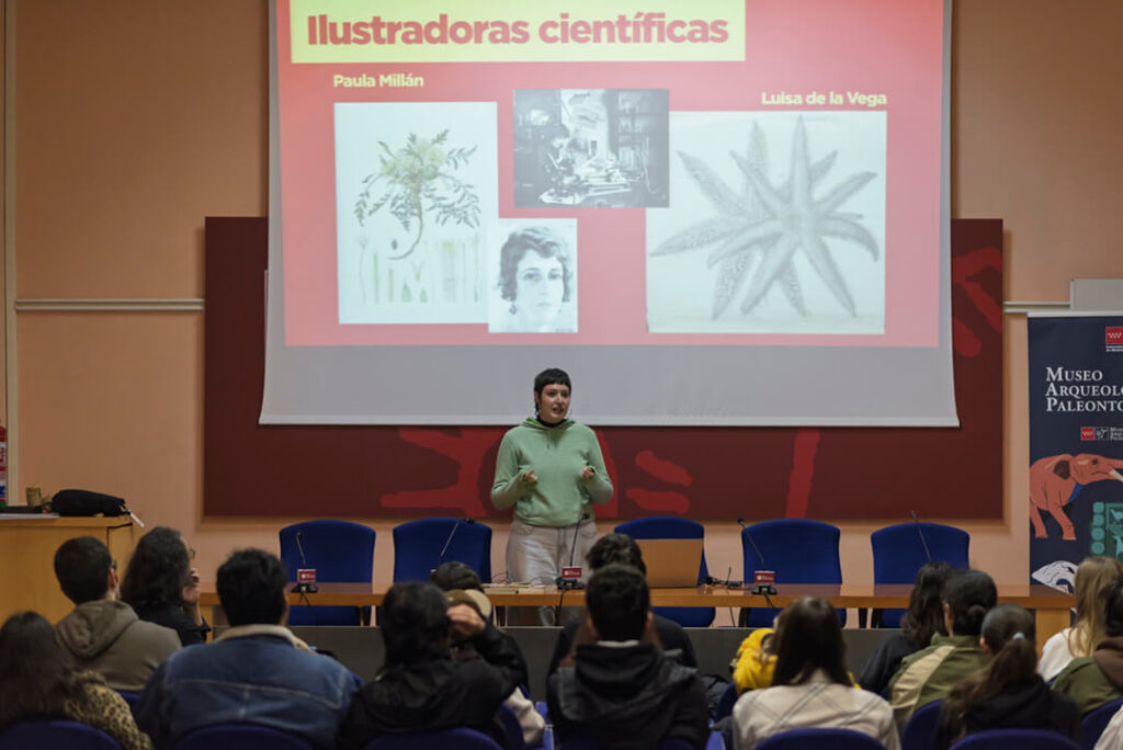 Los alumnos de la Escuela de Arte Alberto Corazón se forman en ilustración científica con piezas del MARPA 6 Foto Mario Perez Arias 1