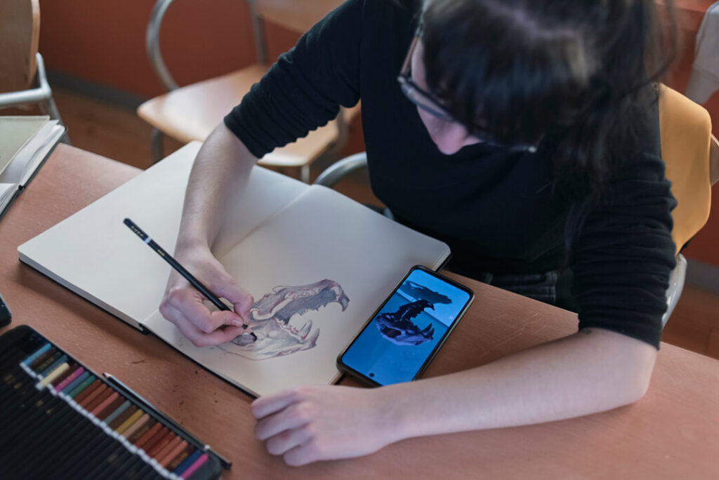 Los alumnos de la Escuela de Arte Alberto Corazón se forman en ilustración científica con piezas del MARPA 7 Foto Mario Perez Arias 2
