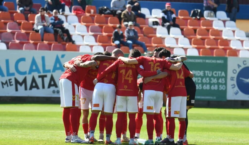 El Alcalá tumba al Navalcarnero con un gol de Albur y da un paso de peso hacia la permanencia 1 RSD Alcala