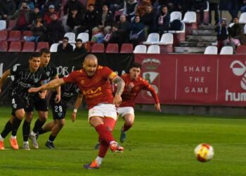 La RSD Alcalá golpea pronto, resiste cuando toca y liquida al Ilicitano con un capitán al mando