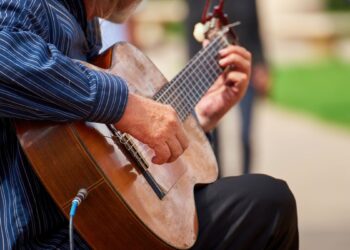 Alcalá es Música cuestiona el formato ‘busking’ en la Noche en Blanco y el Ayuntamiento defiende un modelo “participativo y abierto”