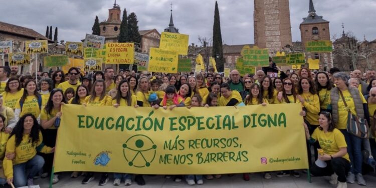 Más Madrid afirma que “Piquet, Ayuso y Vox abandonan a las familias del colegio Pablo Picasso” 1 Imagen: Más Madrid