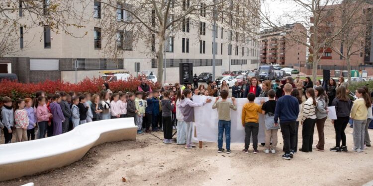 El CEIP Mozart adopta el parque Félix Rodríguez de la Fuente dentro del programa municipal ‘La Escuela Adopta’ 1 Imagen: Ayuntamiento de Alcalá