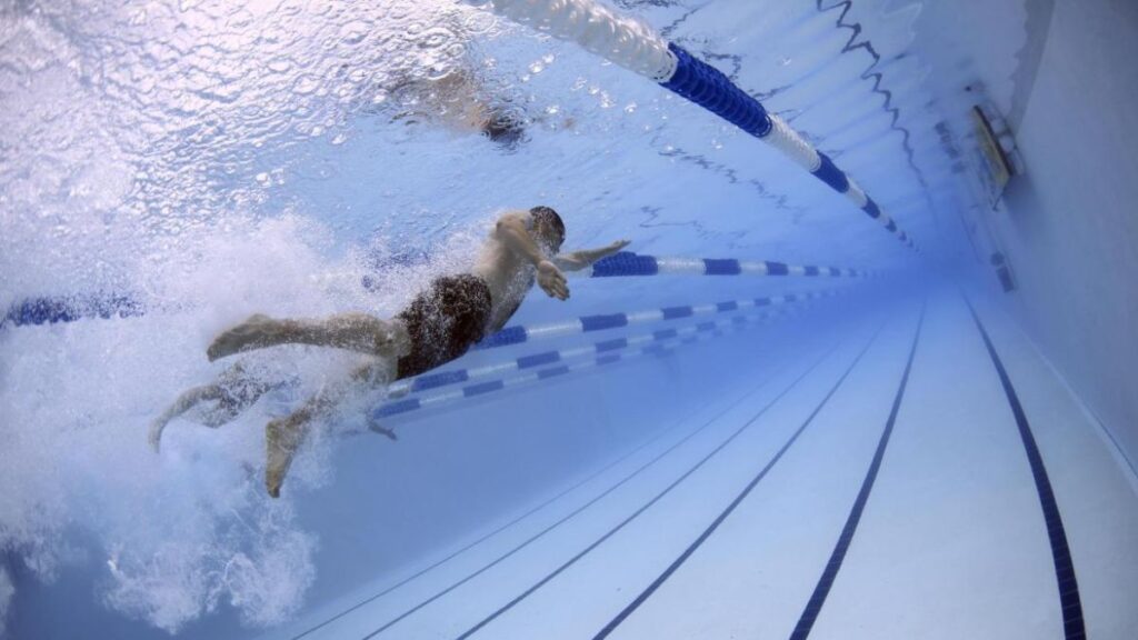 Ayudas de hasta 6.000 euros para deportistas madrileños por sus resultados en competiciones oficiales 1 nadador piscina