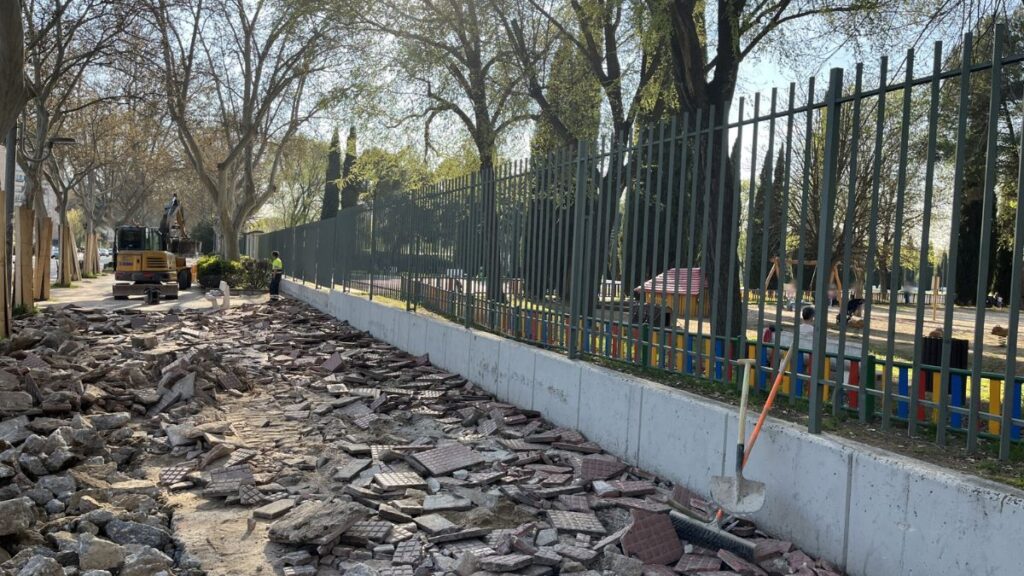 La acera de Ronda Fiscal entra en obras para mejorar el paso peatonal y reordenar las jardineras 1 obras aceras ronda fiscal