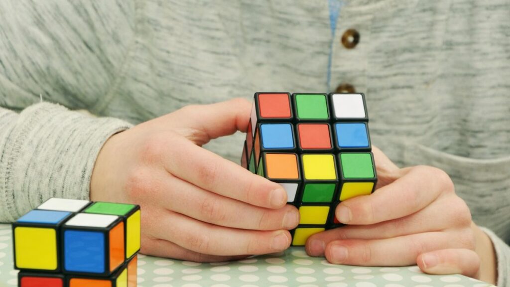 Más de 150 competidores se citan en Alcalá para el torneo nacional de cubos de Rubik ‘Cervantes Cubea’ 1 rubik