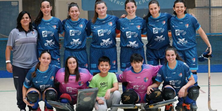 El Alcalá Hockey golea al Patinalón y sigue en la pelea por el ascenso en la OK Liga Plata Femenina 1 Fuente: Alcalá Hockey Adrián del Val. adriandelval.com