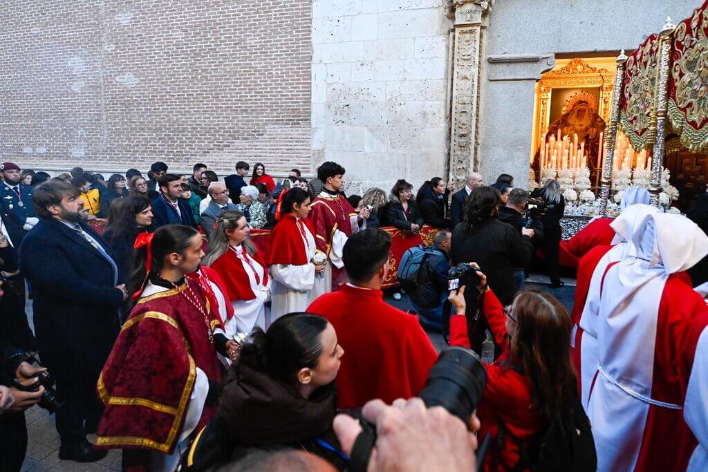 El Cristo Atado a la Columna y la Virgen de las Lágrimas llenan la calle Imagen en una de las salidas más esperadas 2 Cristo Atado a la Columna y Maria Santisima de las Lagrimas y del Consuelo 2