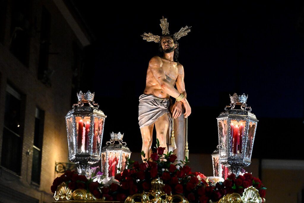 El Cristo Atado a la Columna y la Virgen de las Lágrimas llenan la calle Imagen en una de las salidas más esperadas 8 Cristo Atado a la Columna y Maria Santisima de las Lagrimas y del Consuelo 8