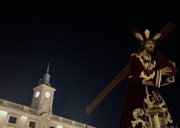 El Vía Crucis del Martes Santo recorrió de nuevo el centro histórico con el Cristo con la Cruz a Cuestas