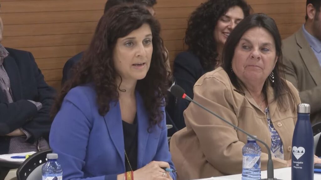 El PP acusa al PSOE de “invisibilizar al discrepante” durante el debate sobre participación 1 Esther de Andres 1