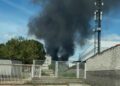 Un incendio en el polígono Azque deja una gran columna de humo visible desde Alcalá y alrededores