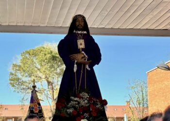 La procesión del Martes Santo regresa a la Residencia Francisco de Vitoria y consolida una tradición recuperada tras la pandemia