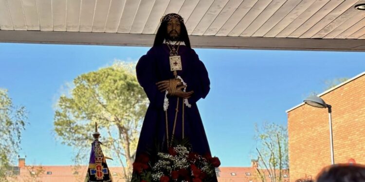 La procesión del Martes Santo regresa a la Residencia Francisco de Vitoria y consolida una tradición recuperada tras la pandemia 1 Foto: PP de Alcalá