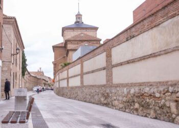 Finalizan las obras de la calle Arcipreste de Hita transformada en una vía de plataforma única 