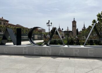 La Plaza de Cervantes reabre más del 95% de su superficie en pleno 23 de abril, día grande para Alcalá