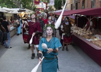 El 3 de mayo concentra visitas, monólogos y actividad continua en el Mercado Romano de Complutum Renacida
