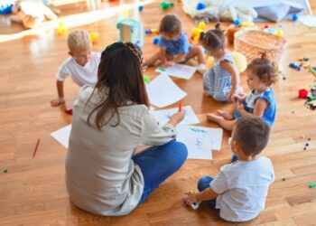 La huelga de escuelas infantiles se deja sentir en Alcalá en plena protesta indefinida del ciclo de 0 a 3 años