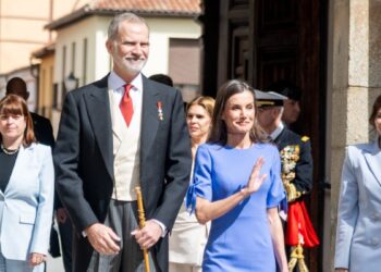 Alcalá de Henares recibe la llegada de los Reyes en el gran día del Premio Cervantes