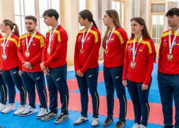 Tolón recibe a los medallistas españoles del Europeo base de kárate tras lograr 14 metales en febrero