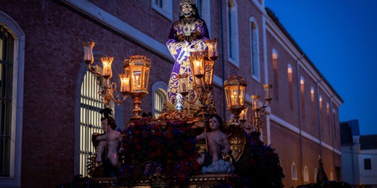Medinaceli recupera su gran noche en Jueves Santo con una procesión multitudinaria por el casco histórico 1 medinaceli