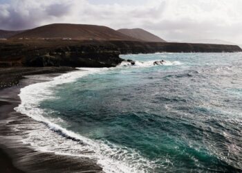Investigadores de la UAH vincula el turismo sostenible a hoteles integrados en el paisaje y a viajes con menor huella de carbono