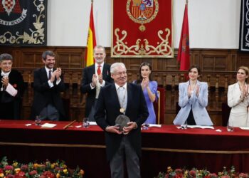 Gonzalo Celorio recoge el Premio Cervantes 2025 en Alcalá con un discurso sobre humor, memoria y vínculo con España