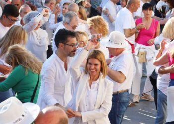 Judith Piquet anima a vecinos y visitantes a disfrutar de una Noche en Blanco “para Alcalá, por Alcalá y para los alcalaínos”