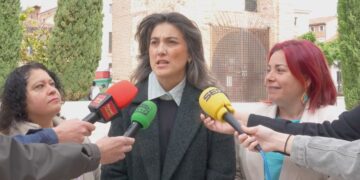 Manuela Bergerot exige en Alcalá a Ayuso “hasta el último dato” del coste de su viaje a México