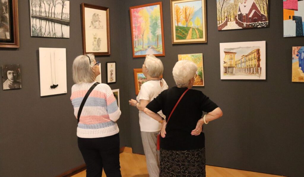 La exposición ‘Mayores con arte’ reúne en Santa María La Rica obras de 140 personas mayores 1 Mayores con arte 1