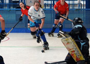 El Alcalá Hockey golea al Traviesas y sigue enganchado a la pelea por el ascenso