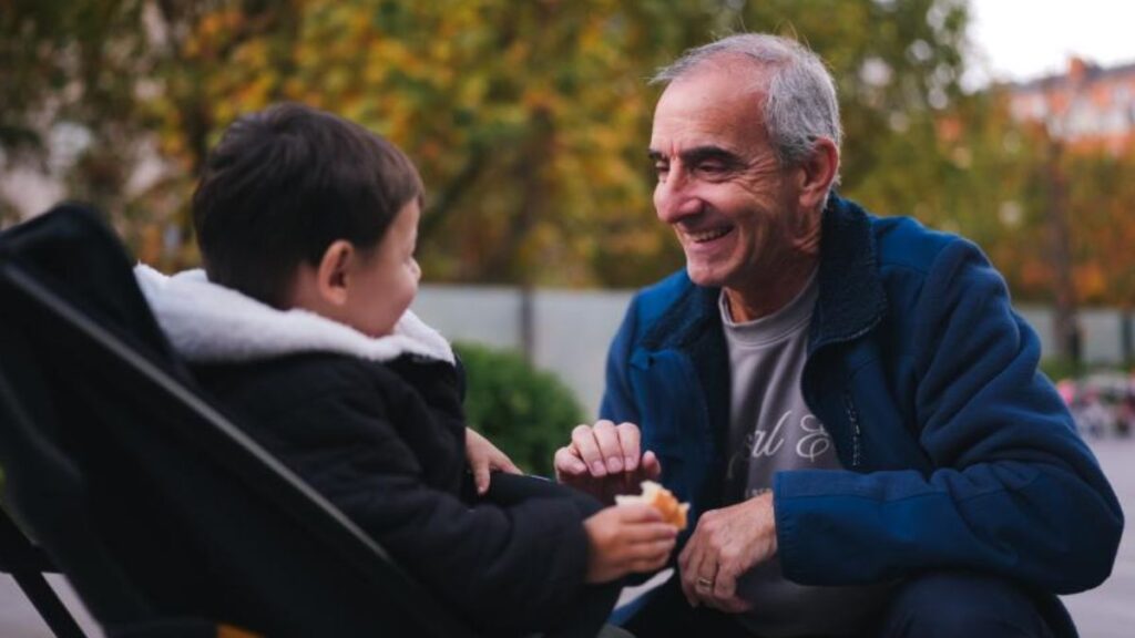 La Comunidad de Madrid destina 600.000 euros al apoyo a familias acogedoras 1 ayudas a mayores