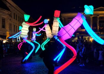 Big Dancers llenará de marionetas gigantes y música el casco histórico de Alcalá dentro del festival de artes escénicas 2 Big Dancers llenará de marionetas gigantes y música el casco histórico de Alcalá dentro del festival de artes escénicas