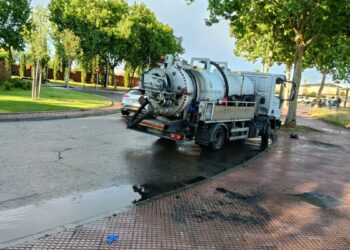 Las fuertes lluvias obligan a intervenir en una treintena de puntos y cortar el subterráneo de la calle Torrelaguna