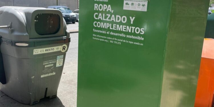 contenedor ropa usada