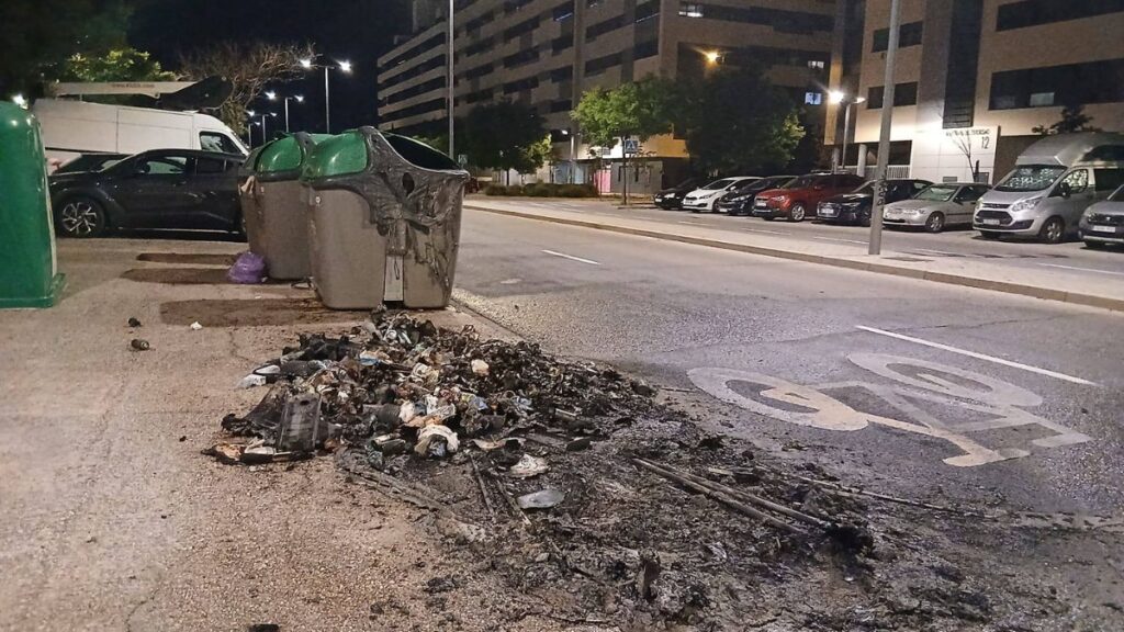 contenedores quemados espartales