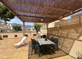 Hablamos con Héctor, de Hortum, sobre cómo una pérgola de madera puede cambiar la forma en que disfrutas del jardín o terraza