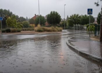 La lluvia altera el pulso del fin de semana en Alcalá de Henares entre avisos amarillos, eventos aplazados y calles bajo vigilancia