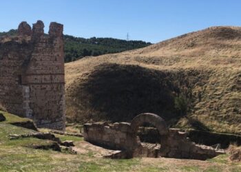 Una ruta guiada recorrerá el Castillo Árabe y los Cerros de Alcalá el 9 de mayo durante cuatro horas