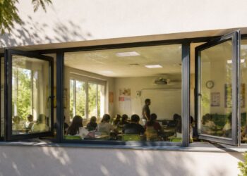 Las aulas de Alcalá afrontan el final de curso entre altas temperaturas y la huelga de limpieza