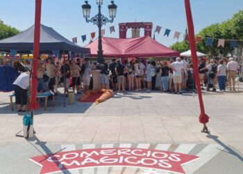 Así se vivió en la Plaza de Cervantes una nueva jornada de Comercios Mágicos