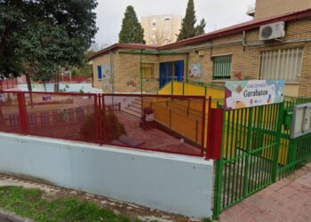 Familias de la Casa de Niños Garabatos denuncian dos años de espera para instalar toldos en el patio