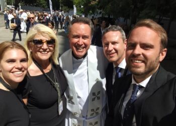 Judith Piquet asiste a la misa del Corpus en Cibeles durante la visita del Papa León XIV a Madrid