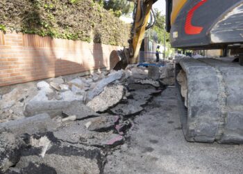 La calle Cáceres inicia una reforma integral con mejoras en aceras, calzada, alumbrado y accesibilidad