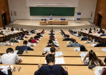 El campus de Alcalá recibe a los estudiantes en el arranque de la PAU 2026
