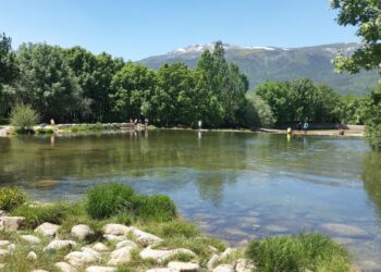 Piscinas naturales de Madrid: guía para elegir entre zonas de baño oficiales y piscinas en la sierra