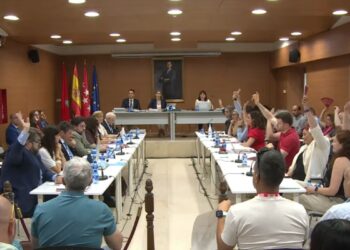 El PP acusa a Vox de bloquear una modificación presupuestaria clave tras caer la votación en el pleno 2 El PP acusa a Vox de bloquear una modificación presupuestaria clave tras caer la votación en el pleno